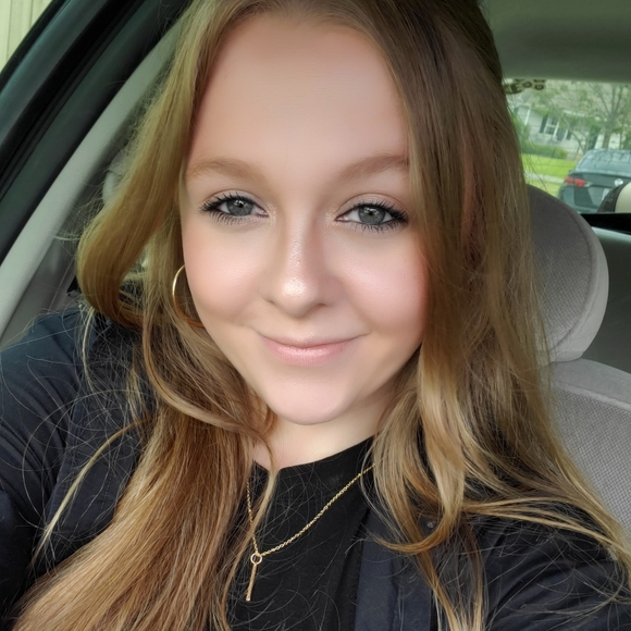 Meet your Posher, Hannah - Picture 1 of 1